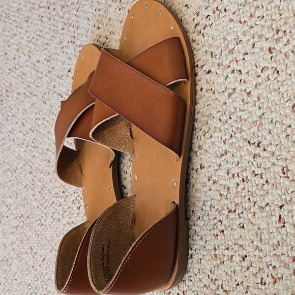 Universal Thread Sandals - Picture 2 of 3